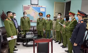 Khởi tố, bắt tạm giam giám đốc và kế toán trưởng CDC Thừa Thiên - Huế