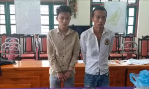 Bắt quả tang hai đối tượng vận chuyển 6 bánh heroin 