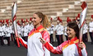 Ngọn đuốc Olympic Bắc Kinh 2022 đã tới Trung Quốc