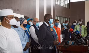 Mali: Tổng thống và Thủ tướng bị giữ tại một doanh trại quân đội
