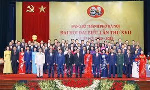 Ban Chấp hành Đảng bộ TP Hà Nội khóa XVII gồm 71 đồng chí. Ảnh: Nhan Sáng/TTXVN.