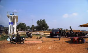 Xác minh nghi vấn một phụ nữ ôm hai con nhỏ nhảy kênh tự vẫn