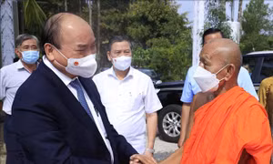 Chủ tịch nước Nguyễn Xuân Phúc thăm Học viện Phật giáo Nam tông Khmer
