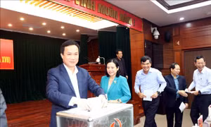 Lấy phiếu tín nhiệm để cán bộ tiếp tục rèn luyện, phấn đấu 