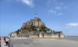 Mont-Saint-Michel - Viên ngọc quý giữa biển khơi 
