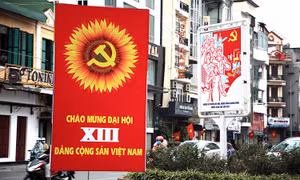 Phố phường Hà Nội rực rỡ cờ hoa chào mừng Đại hội XIII của Đảng