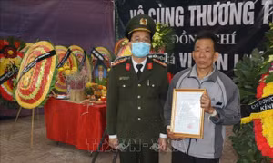Thăng quân hàm Trung tá đối với Thiếu tá Vi Văn Luân hy sinh khi truy bắt tội phạm