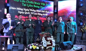 Hội CCB Việt Nam tại LB Nga kỷ niệm Ngày Thống nhất đất nước và Quốc tế Lao động