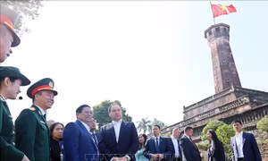 Thủ tướng Phạm Minh Chính và Thủ tướng Belarus tham quan Cột Cờ Hà Nội, thưởng thức cà phê Việt Nam