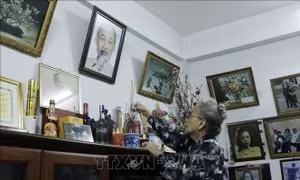 Hình ảnh 'vị cha già dân tộc' trong lòng kiều bào Lào
