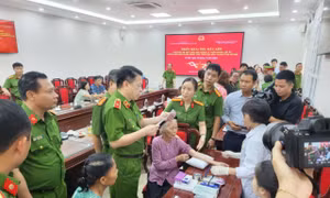 Thu mẫu ADN của thân nhân liệt sĩ - 'trả danh tính, nối người thân'