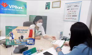 Lãi suất huy động 'nóng' lên với tín hiệu tăng từ một số ngân hàng