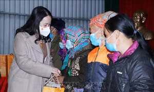 Phó Chủ tịch nước Võ Thị Ánh Xuân thăm và tặng quà tại huyện Phong Thổ, Lai Châu 