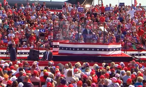 Phản ứng bất ngờ của ông Trump sau khi bà Harris bứt phá, thách tranh luận lần 2