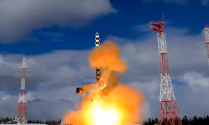 Nga đưa ICBM 'bất khả chiến bại', có thể mang 15 đầu đạn hạt nhân vào trực chiến