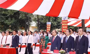 Chủ tịch nước Nguyễn Xuân Phúc dự Lễ khai giảng Trường THPT Chuyên Khoa học Tự nhiên