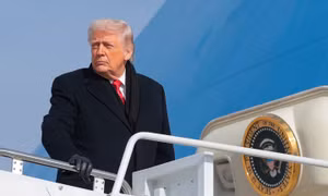 Chuyên cơ chở Tổng thống Trump tới Davos bất ngờ quay đầu về Washington