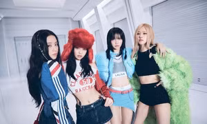 BLACKPINK trở thành nhóm K-pop nữ đầu tiên đứng đầu bảng xếp hạng Billboard 200