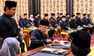 Ông Anwar Ibrahim tuyên thệ nhậm chức thủ tướng thứ 10 của Malaysia