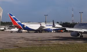 Cuba cảnh báo khủng hoảng nhiên liệu máy bay do lệnh cấm vận năng lượng của Mỹ
