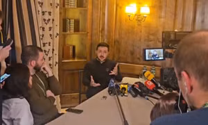 Tổng thống Ukraine thừa nhận Kiev không được mời tham gia đàm phán Mỹ - Nga