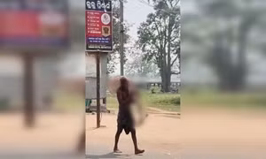 Video anh mang thi thể em đến ngân hàng để rút tiền khiến Ấn Độ dậy sóng phẫn nộ