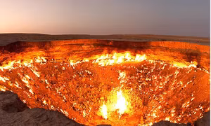 'Cổng địa ngục' rực lửa bí ẩn ở Turkmenistan