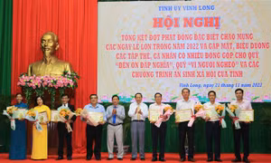 Biểu dương các tập thể, cá nhân có nhiều đóng góp cho công tác an sinh xã hội