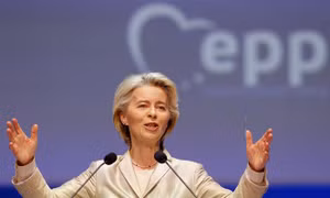Bà Ursula von der Leyen giành chiến thắng vang dội, tái đắc cử Chủ tịch Uỷ ban châu Âu