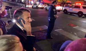 Video cảnh sát New York chặn đường, buộc Tổng thống Macron phải gọi điện cho Tổng thống Trump