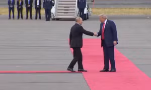 Video Tổng thống Mỹ Donald Trump đón Tổng thống Liên bang Nga Vladimir Putin ở Alaska