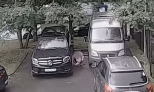 Video An ninh Nga bắt quả tang nữ nghi phạm cài bom ám sát theo lệnh từ phía Ukraine
