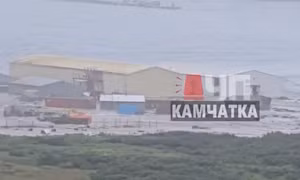 Video sóng thần tấn công quần đảo Kuril sau động đất mạnh ngoài khơi Bán đảo Kamchatka