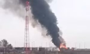Video kho dầu Nga ở vùng Rostov bốc cháy dữ dội sau khi bị Ukraine tấn công