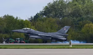 Ba Lan điều F-16 chặn máy bay trinh sát Nga sau vụ tên lửa xâm phạm không phận
