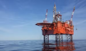 Vácsava cáo buộc máy bay Nga vi phạm vùng an toàn của giàn khoan Ba Lan trên biển Baltic