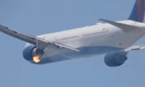 Video động cơ máy bay Boeing của Delta Air Lines bốc cháy bùng bùng khi cất cánh
