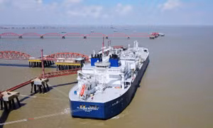Xuất khẩu dầu của Nga giảm mạnh sau khi bị Mỹ trừng phạt, hơn 380 triệu thùng ‘kẹt’ ngoài biển