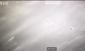Nghị sĩ Mỹ công bố video UFO bị tên lửa Hellfire bắn trúng nhưng vẫn tiếp tục bay
