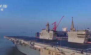 Video Trung Quốc thử nghiệm tàu tấn công đổ bộ đầu tiên thế giới có máy phóng điện từ