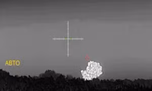 Video tình nguyện viên Nga dùng súng máy bắn hạ tên lửa khổng lồ của Ukraine ngăn chặn thảm họa