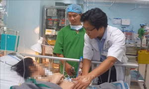 Cứu sống mẹ con sản phụ bị sản giật, nguy kịch