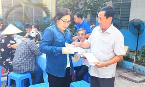 Hỗ trợ các tiểu thương bị thiệt hại trong vụ cháy chợ đồ cũ ở An Giang