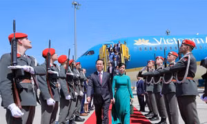 Chủ tịch nước Võ Văn Thưởng tới Vienna, bắt đầu thăm chính thức CH Áo