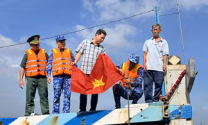 Cảnh sát biển Vùng 3 đẩy mạnh tuyên truyền chống khai thác thủy sản IUU
