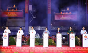 Thủ tướng Phạm Minh Chính dự lễ phát lệnh ra quân sản xuất đầu năm tại cảng Tân Cảng – Cát Lái