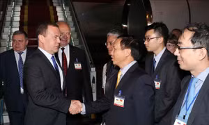 Thủ tướng Liên bang Nga Dmitry Medvedev bắt đầu thăm chính thức Việt Nam