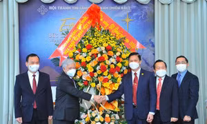 Chủ tịch Ủy ban Trung ương Mặt trận Tổ quốc Việt Nam Đỗ Văn Chiến chúc mừng Giáng sinh tại Tòa Giám mục Giáo phận Bắc Ninh