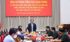 Phó Chủ tịch Quốc hội Trần Quang Phương thăm, chúc Tết lực lượng vũ trang Quân khu 9