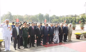 Lãnh đạo Đảng, Nhà nước viếng Chủ tịch Hồ Chí Minh và đặt vòng hoa tưởng niệm các Anh hùng, liệt sĩ